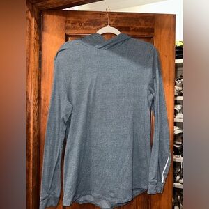 Men’s lululemon green thin hooded shirt